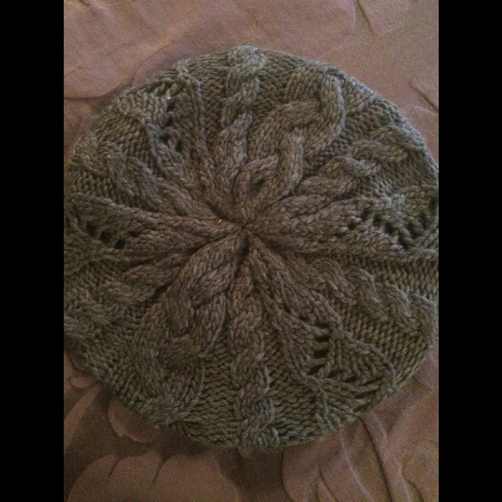 Knit beret.